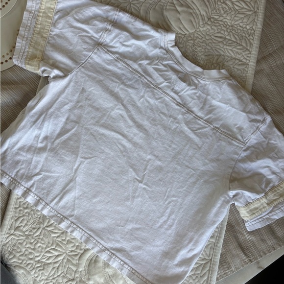 Levi's White Short Sleeve Tee - Picture 2 of 4
